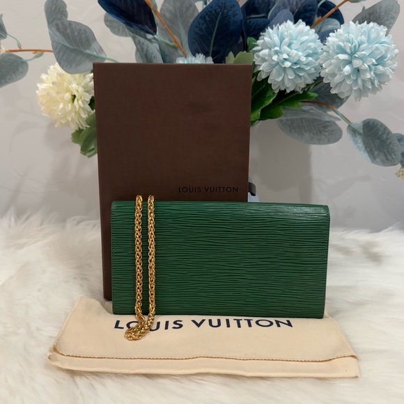 GORGEOUS GREEN AUTH LOUIS VUITTON EPISODE SARAH WALLET WOC BOX & DUST BAG - Picture 2 of 16